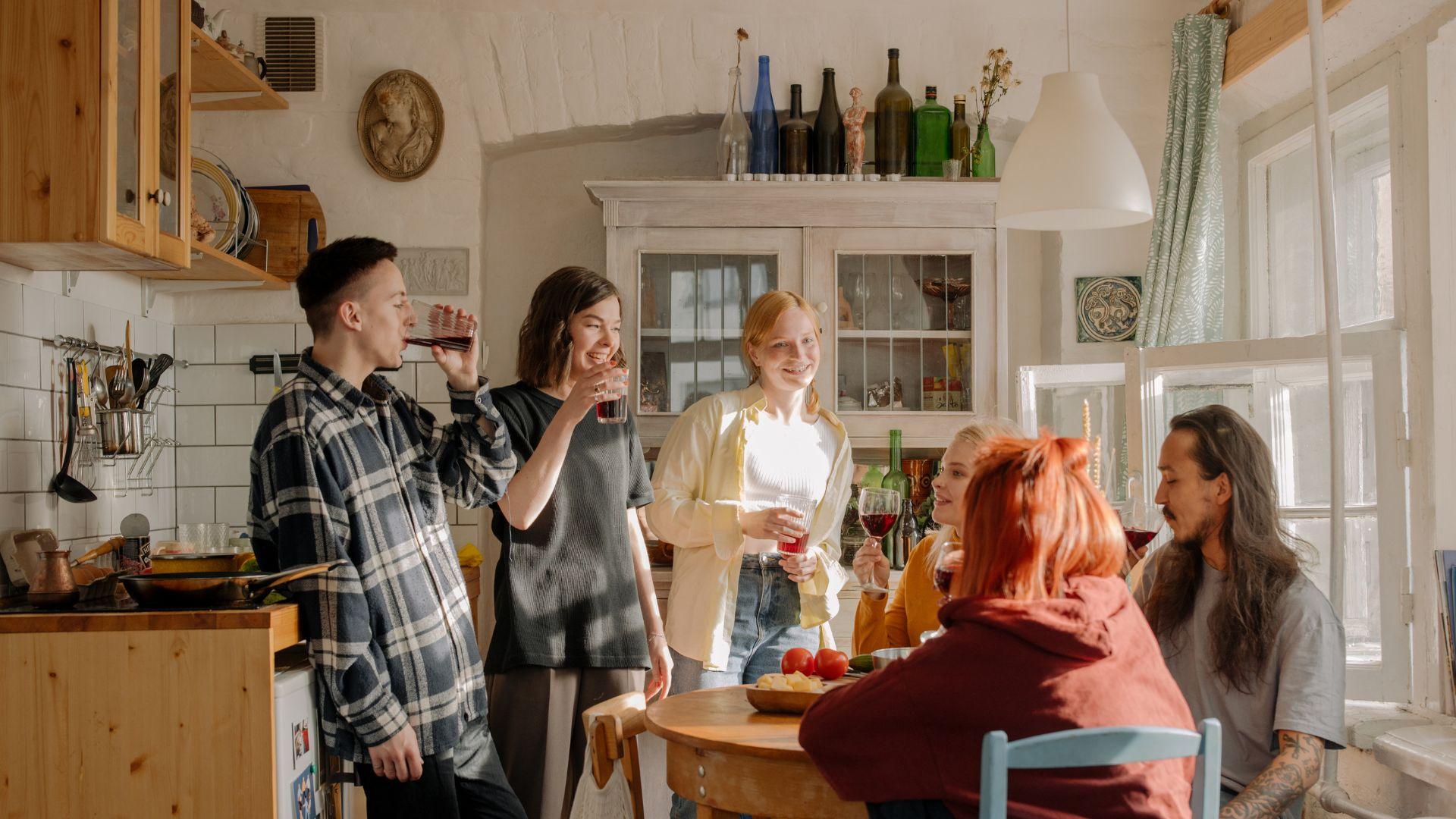 An image of students having a drink together in their student housing WG in Germany
